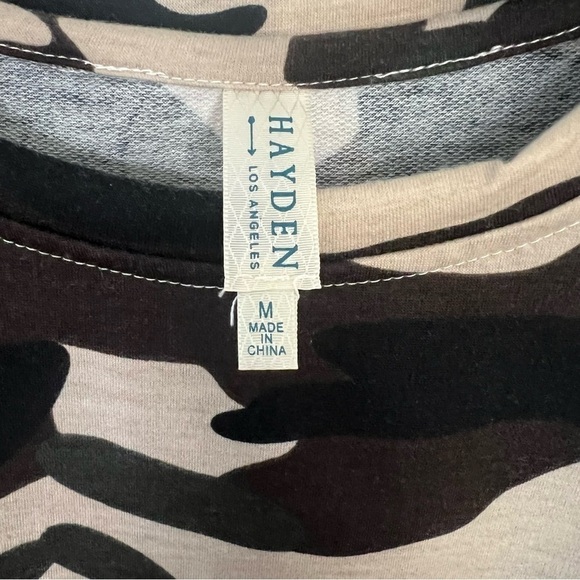 Hayden Short sleeve Camo women’s tshirt with puffy sleeves size Medium - Picture 3 of 8